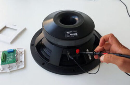 REPAIR LABORATORY
Our home has a modern electronic laboratory with sophisticated equipment for repairs, tests and inspections.

In the event of faults or anomalies we provide technical support quickly and directly.
We assist professional audio video equipment / musical instruments of all brands.